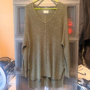 Women’s sz M Universal Thread Oversized Knit High-low V-neck Sweater in Olive